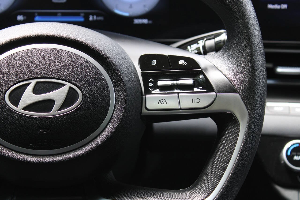 Used 2024 Hyundai Elantra SEL FWD image 40