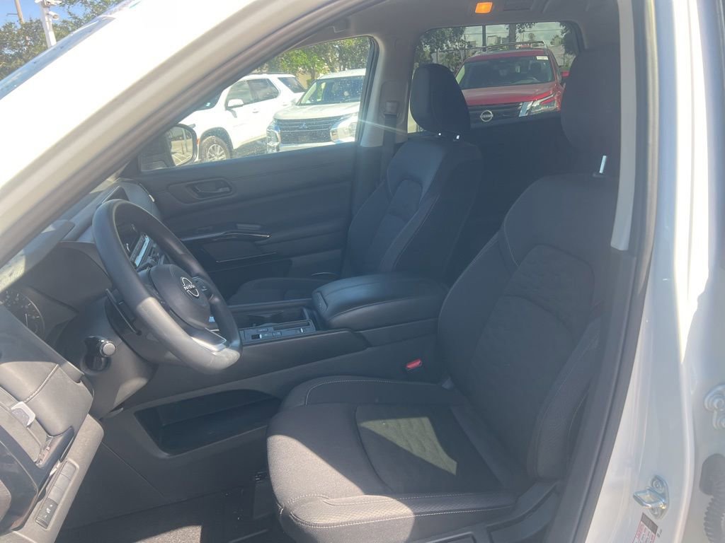 Certified 2025 Nissan Pathfinder S FWD image 11