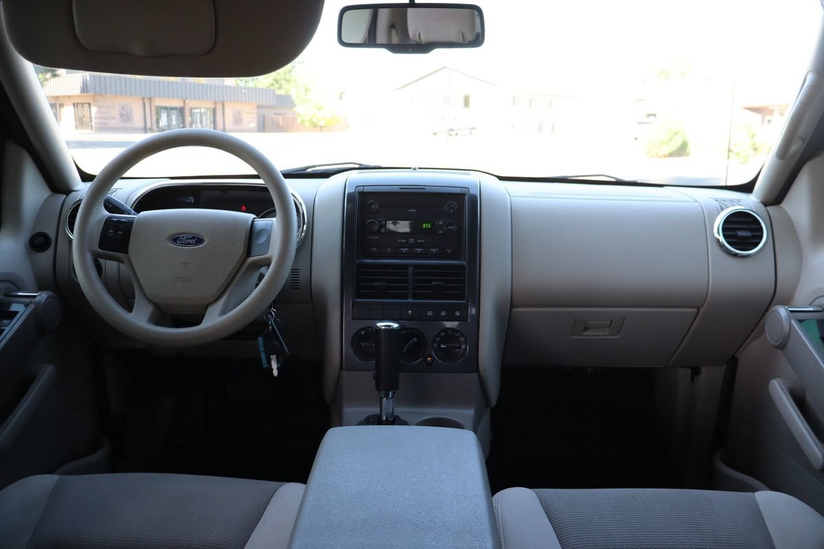 Used 2007 Ford Explorer Sport Trac XLT AWD/4WD image 16
