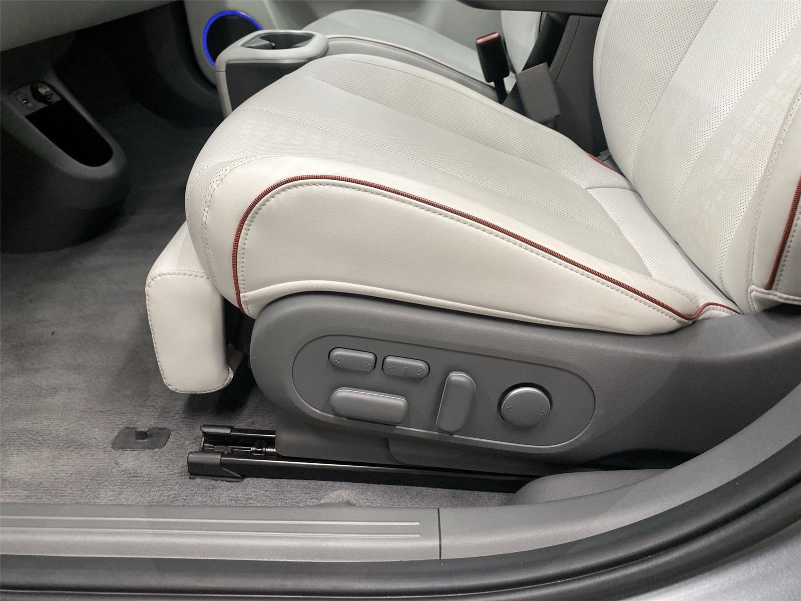 Used 2024 Hyundai Ioniq 5 Limited image 18
