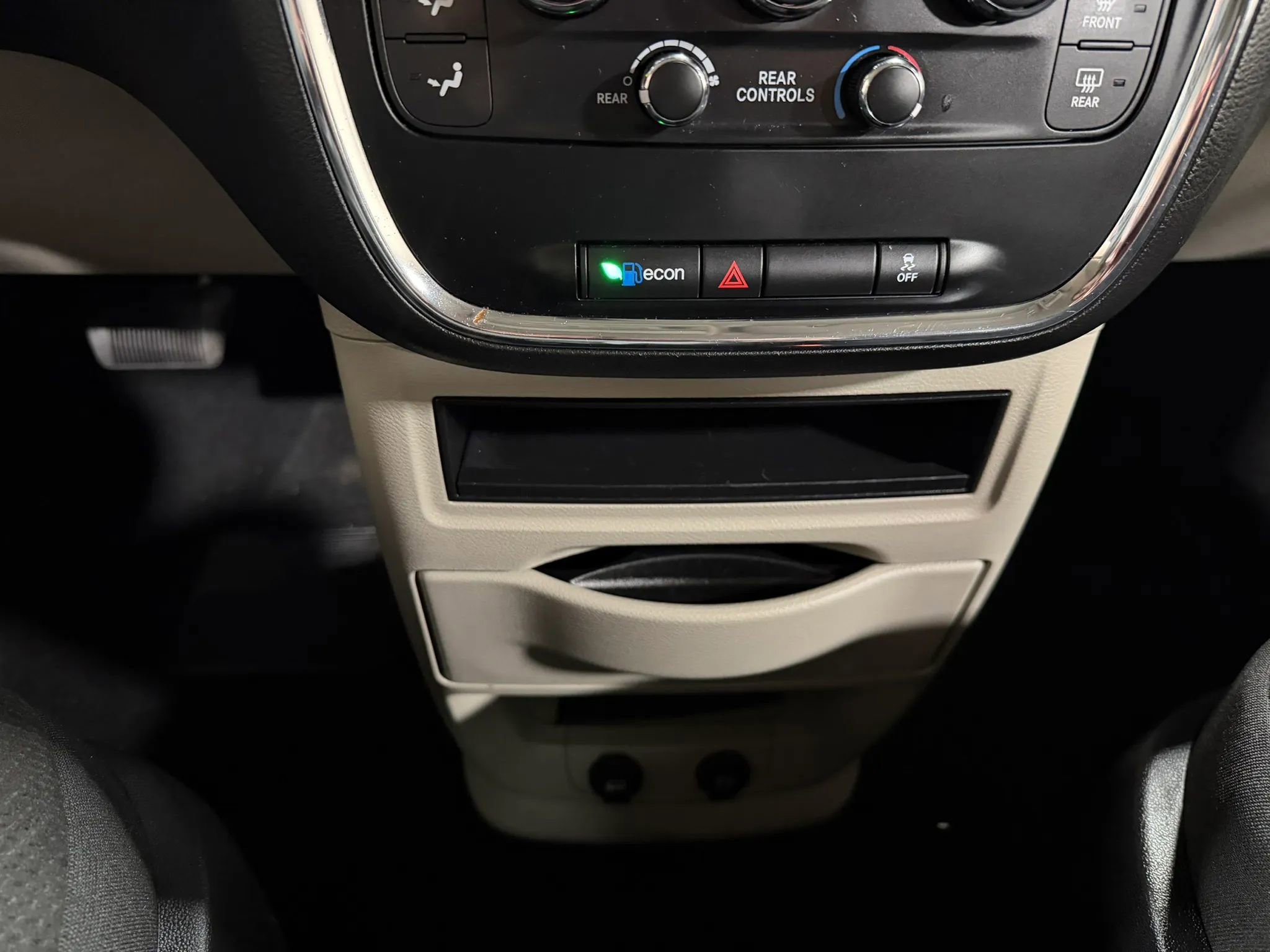 Used 2019 Dodge Grand Caravan SE image 36