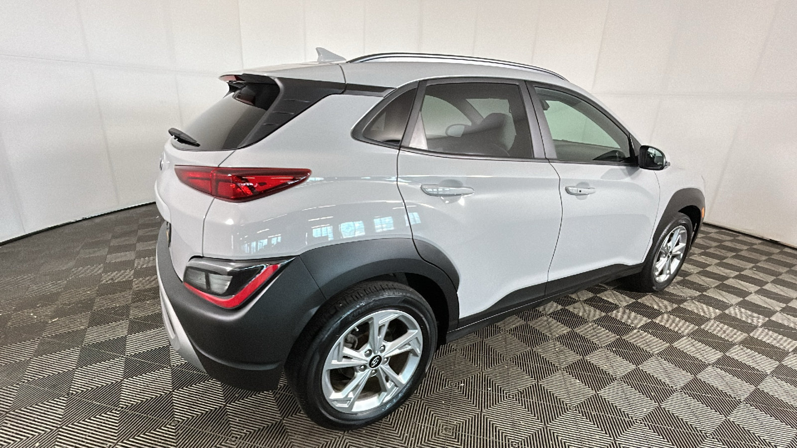 Used 2023 Hyundai Kona SEL FWD image 3
