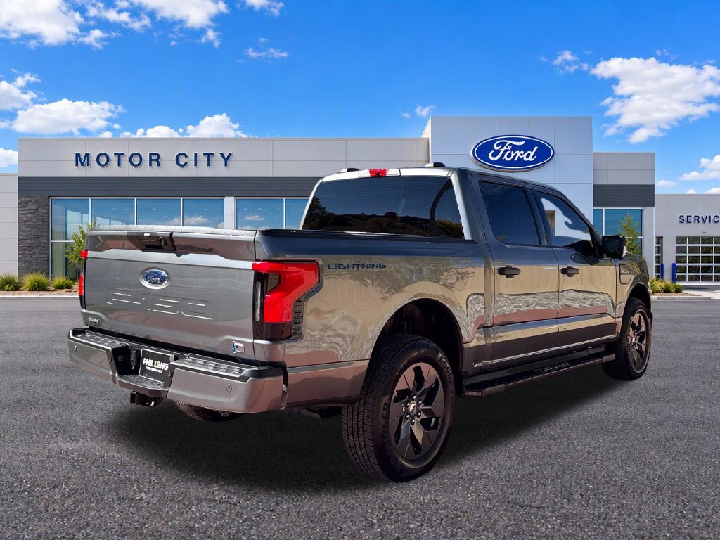 Used 2023 Ford F150 Lightning XLT AWD/4WD image 7