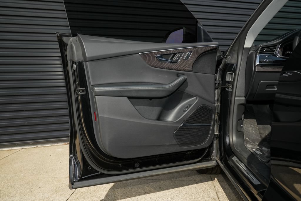 Used 2022 Audi Q8 Prestige w/ Prestige Package AWD/4WD image 19