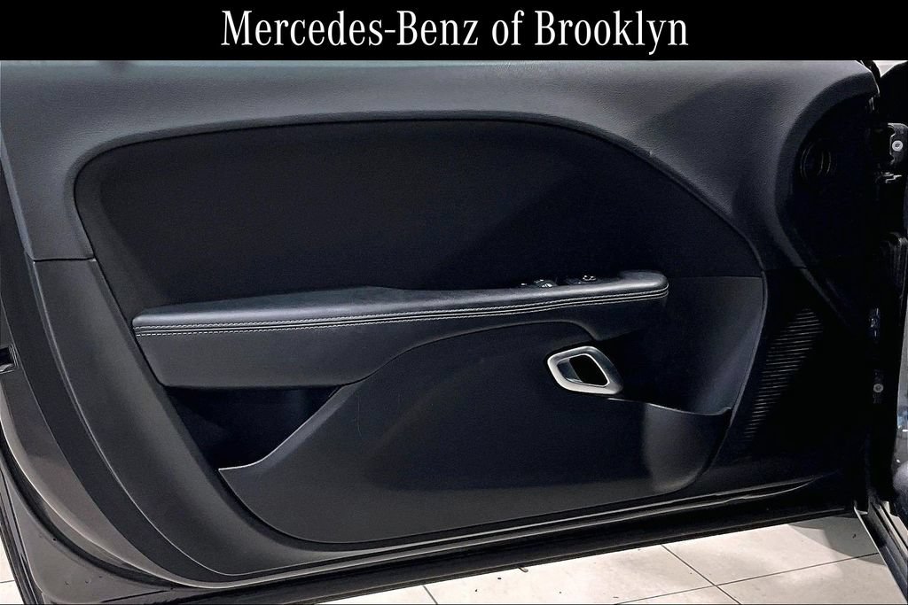 Used 2020 Dodge Challenger SXT w/ Blacktop Package RWD image 18