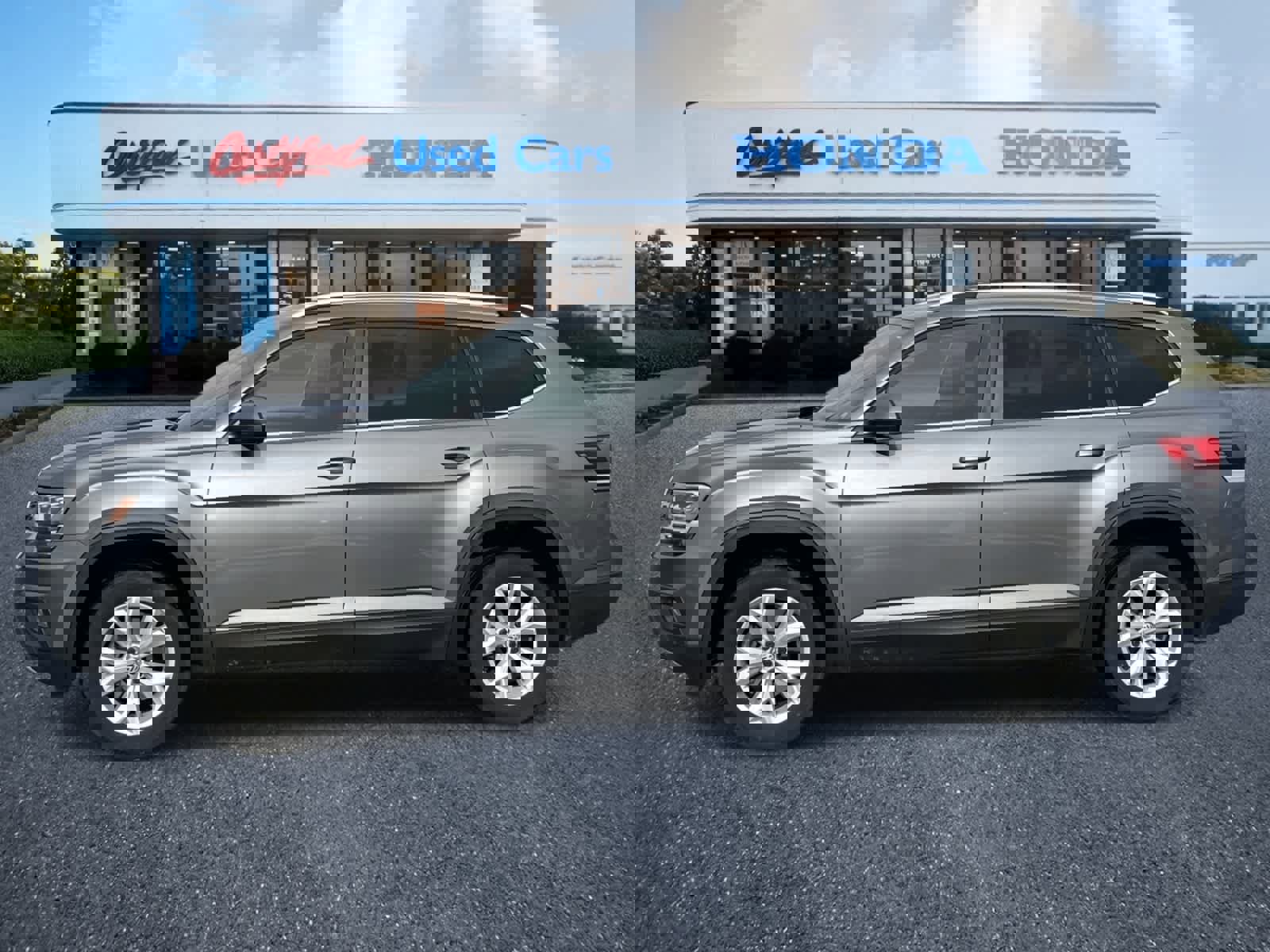 Used 2018 Volkswagen Atlas SE image 2