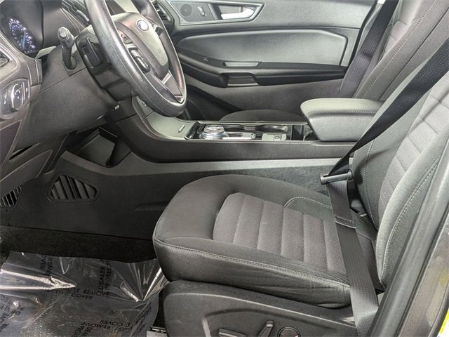 Used 2020 Ford Edge SE image 11