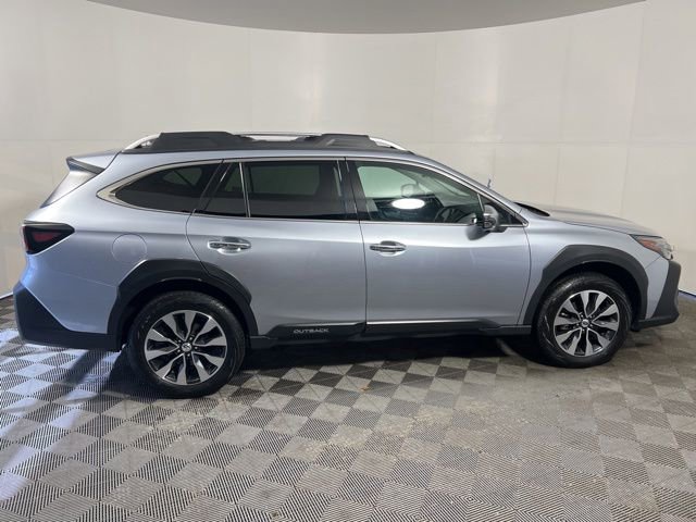 Used 2023 Subaru Outback Touring AWD/4WD image 11