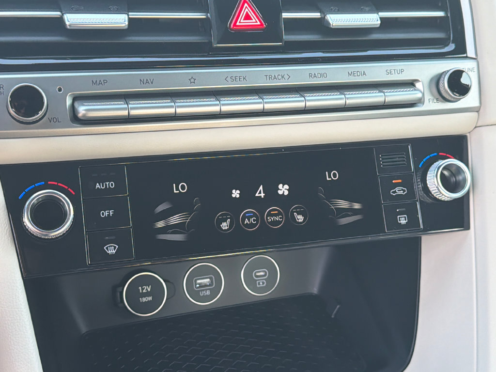 New 2026 Genesis G70 2.5T RWD image 32