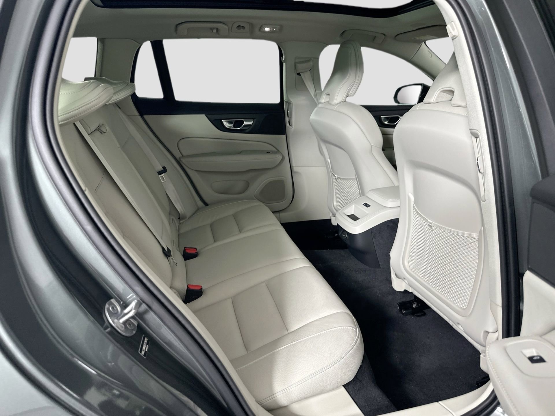 New 2026 Volvo V60 B5 Cross Country Plus w/ Protection Package Premier image 24