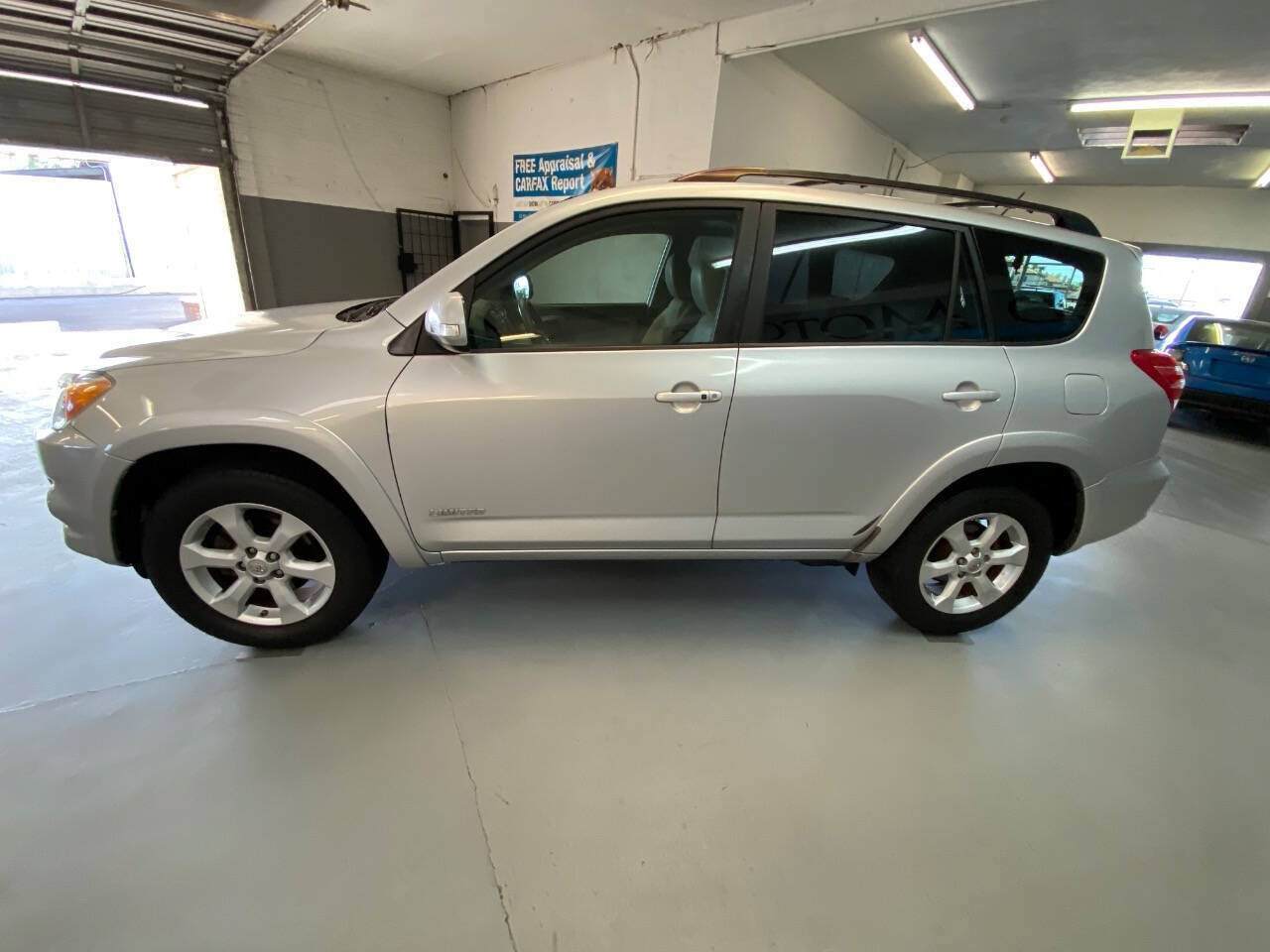 Used 2010 Toyota RAV4 Limited FWD image 18