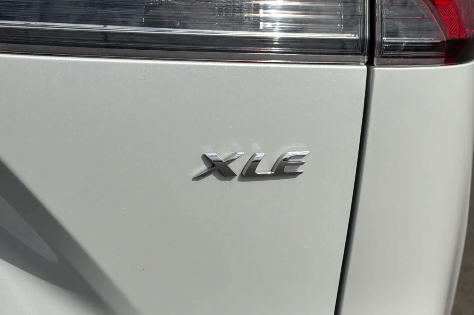 Used 2024 Toyota Corolla Cross XLE w/ Convenience Package FWD image 32
