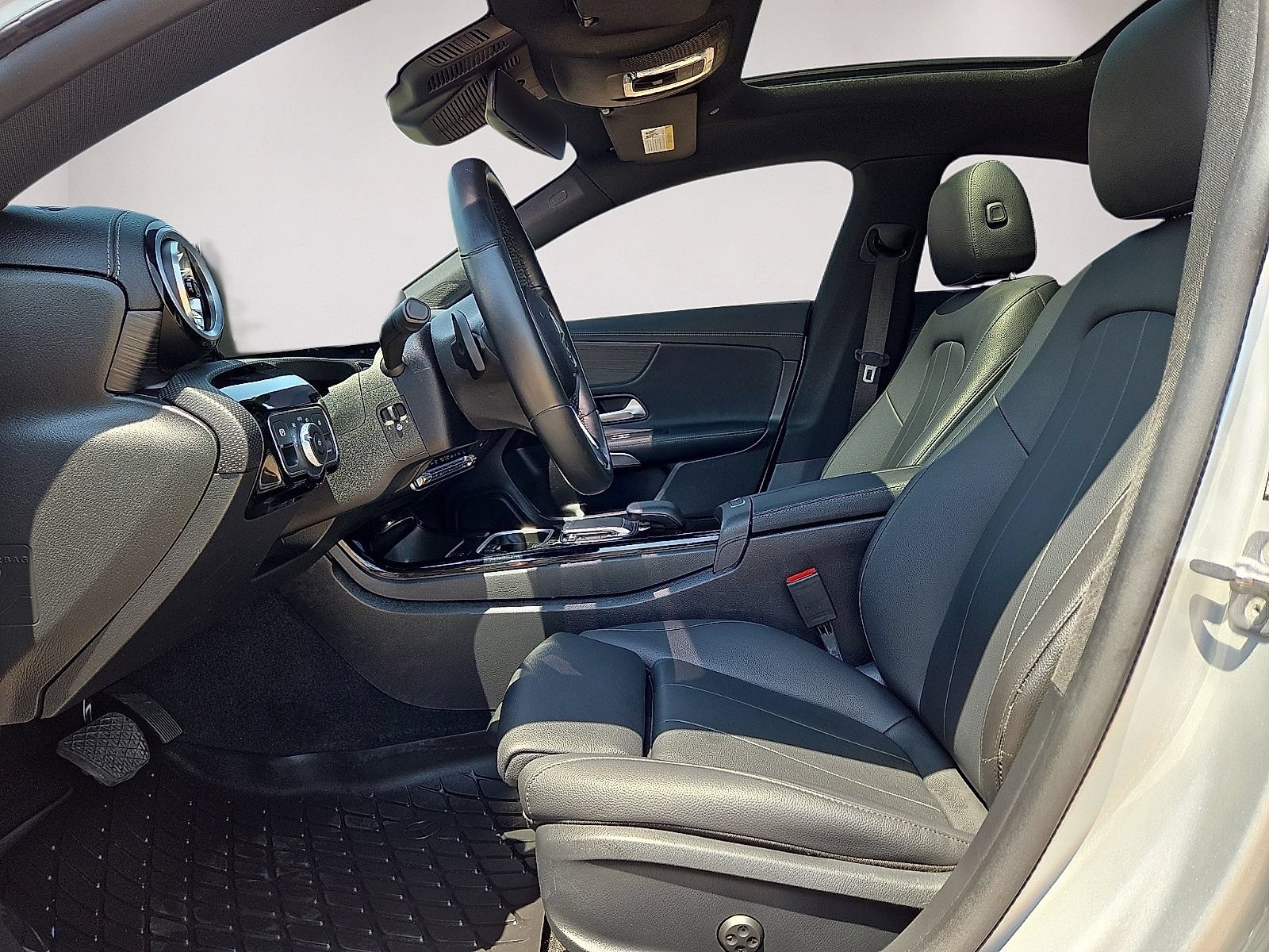Used 2023 Mercedes-Benz CLA 250 4MATIC w/ Premium Package image 22