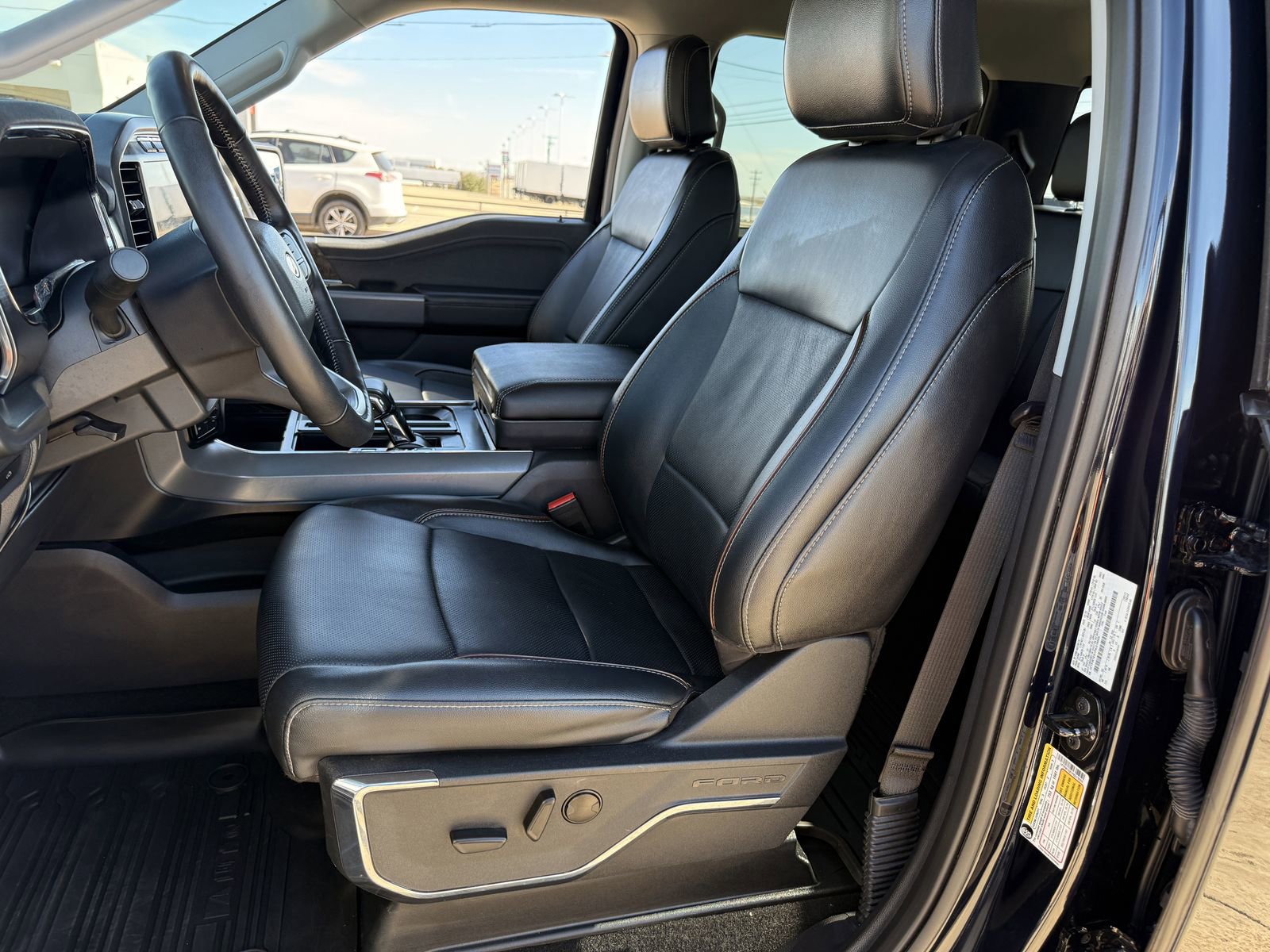 Used 2023 Ford F150 Lariat w/ Trailer Tow Package image 27