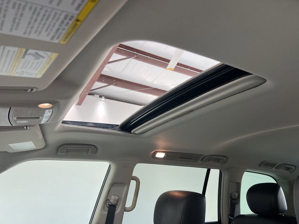 Used 2023 Nissan Armada Platinum w/ Captain's Chairs Package image 16