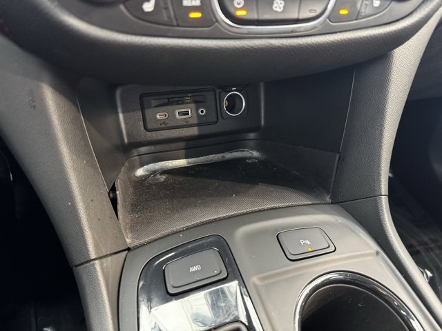 Used 2022 Chevrolet Equinox RS w/ RS Leather Package image 12