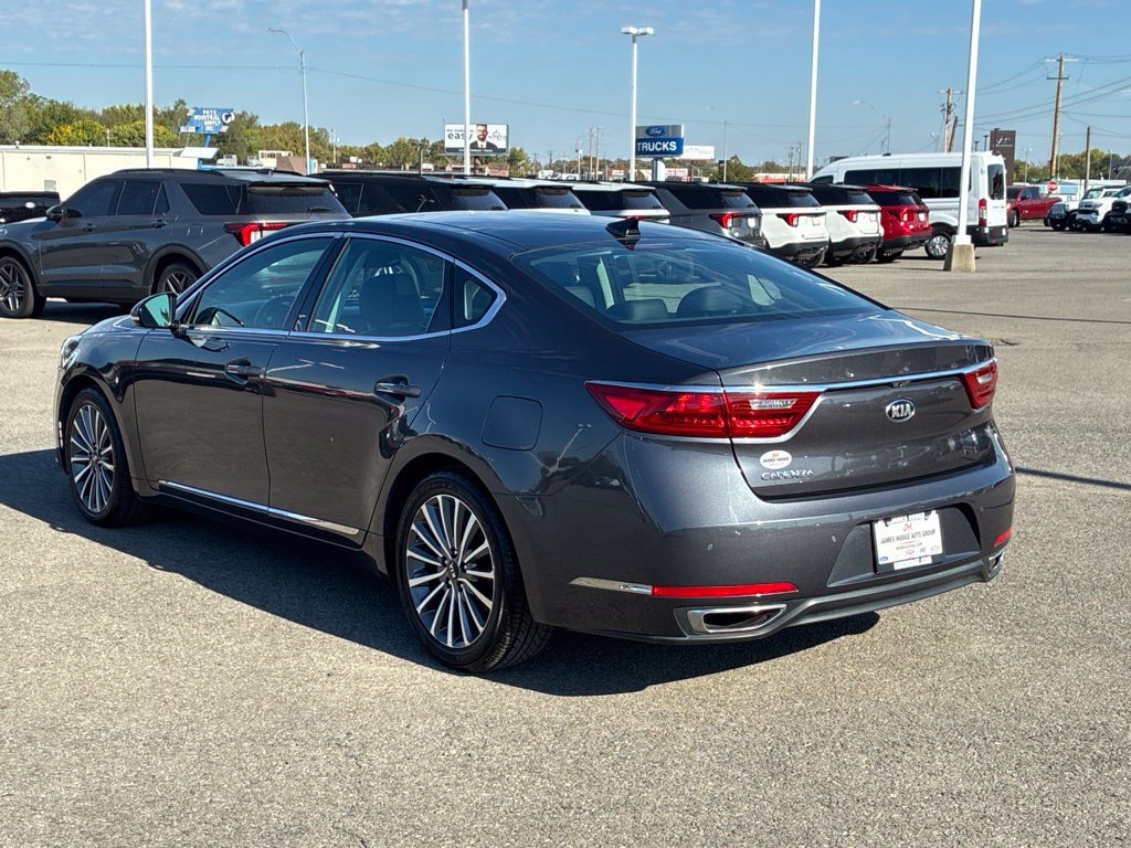 Used 2017 Kia Cadenza Premium w/ Luxury Package FWD image 5