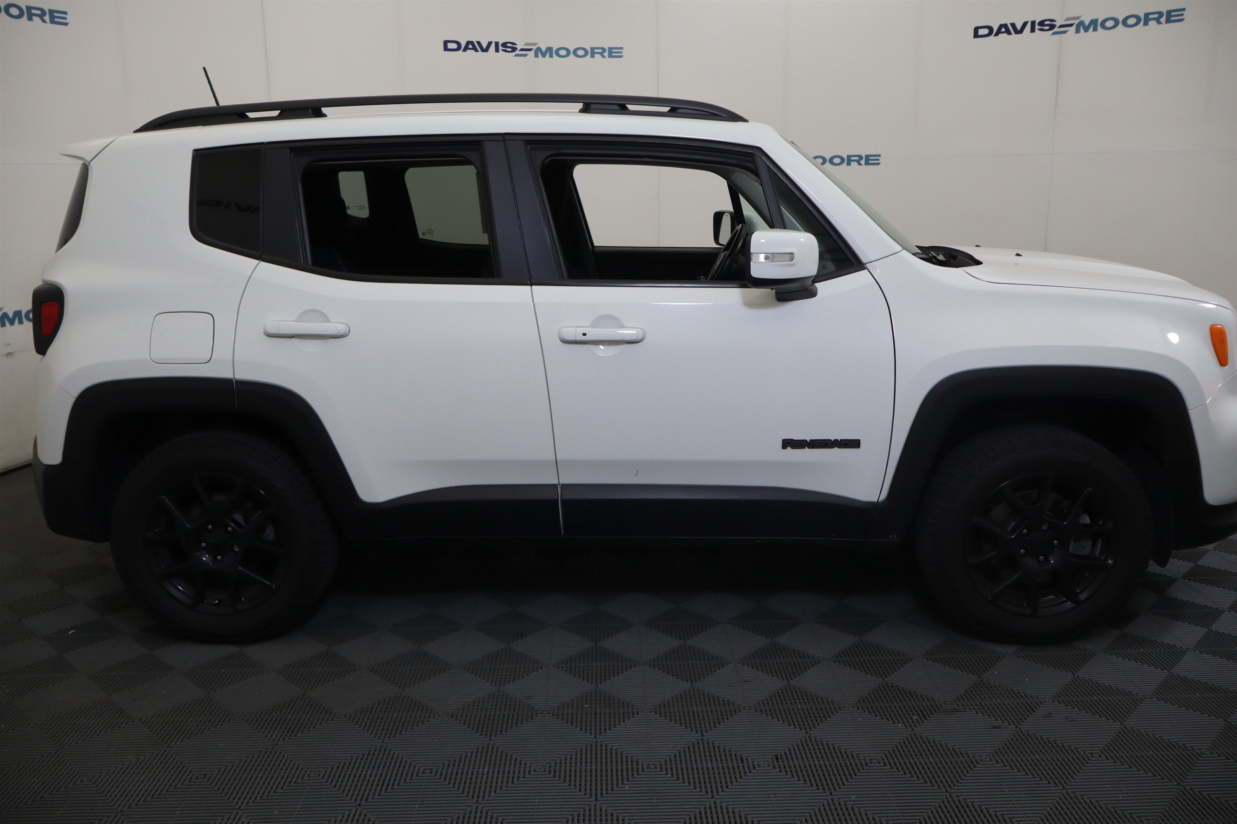 Used 2020 Jeep Renegade Altitude AWD/4WD image 5