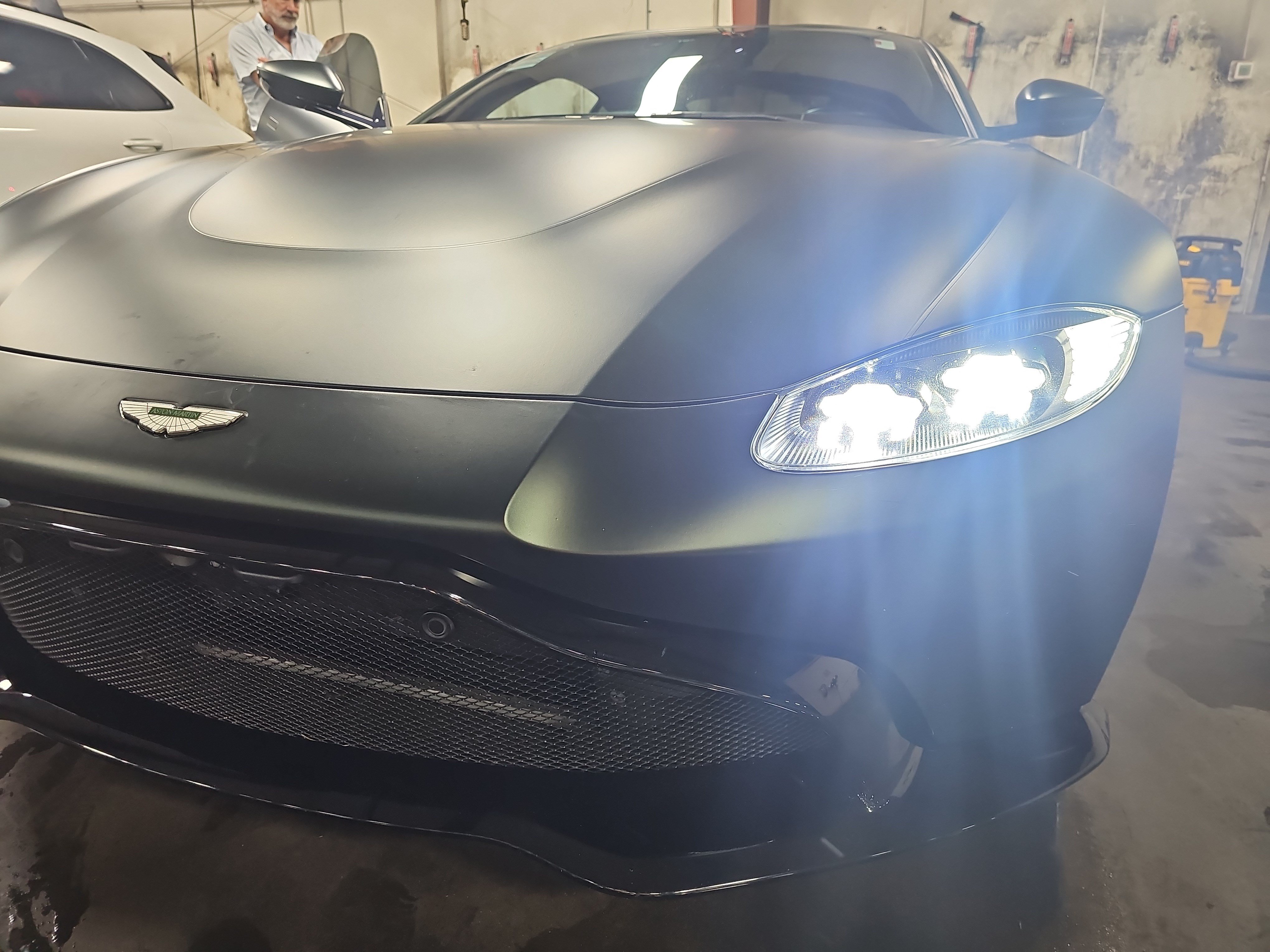 Used 2019 Aston Martin V8 Vantage Coupe RWD image 27