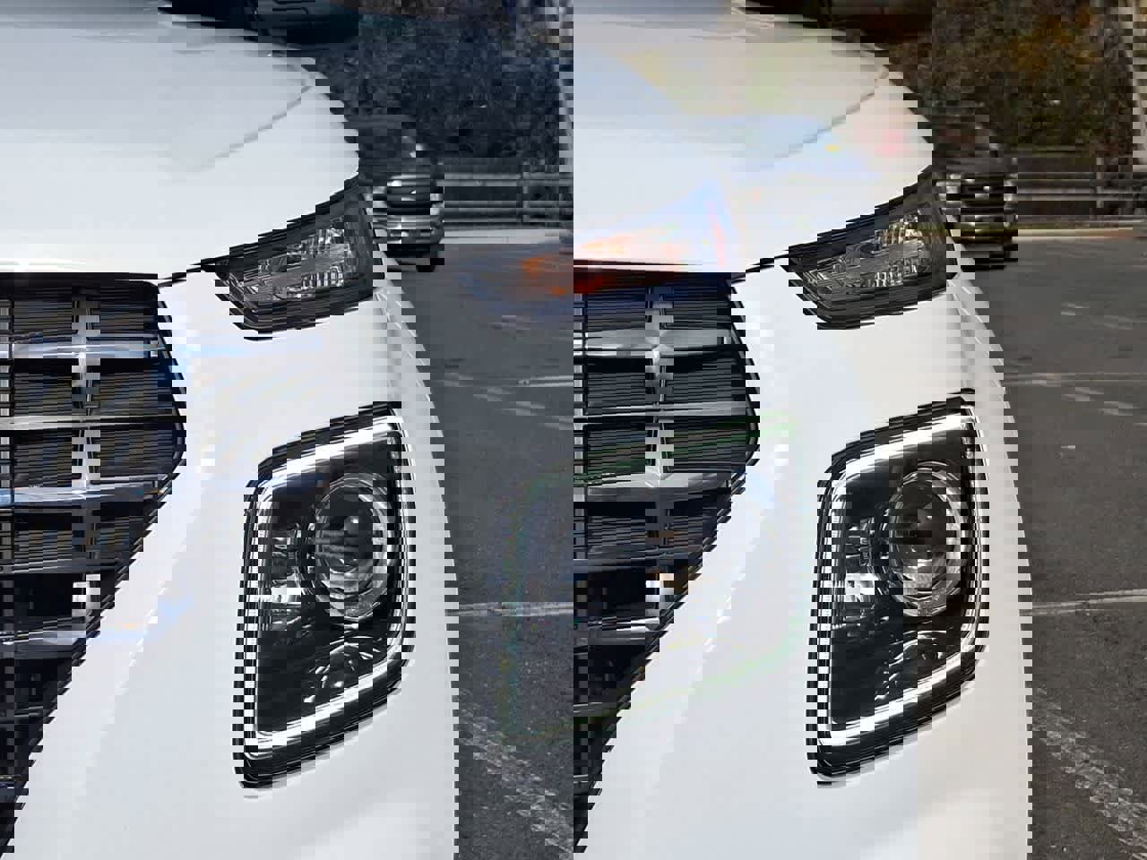 Used 2025 Hyundai Venue Limited image 30