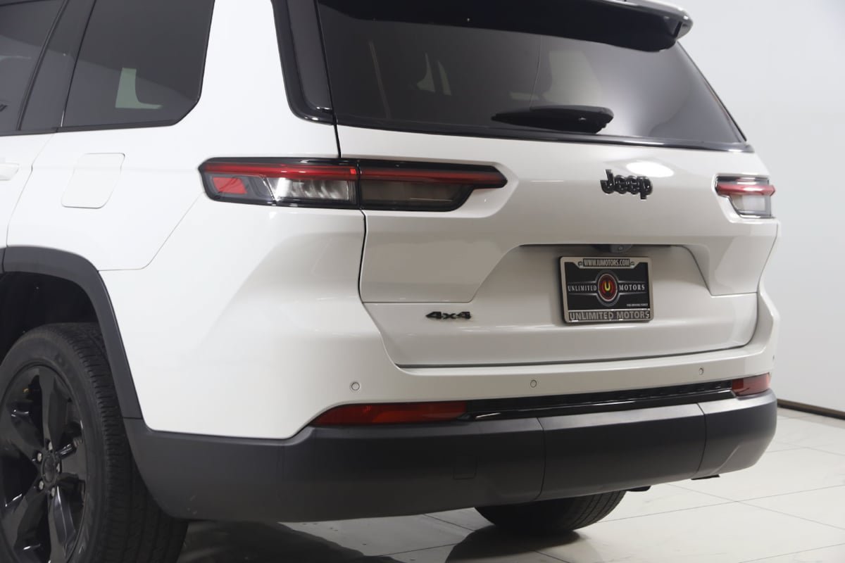 Used 2023 Jeep Grand Cherokee L Laredo AWD/4WD image 20