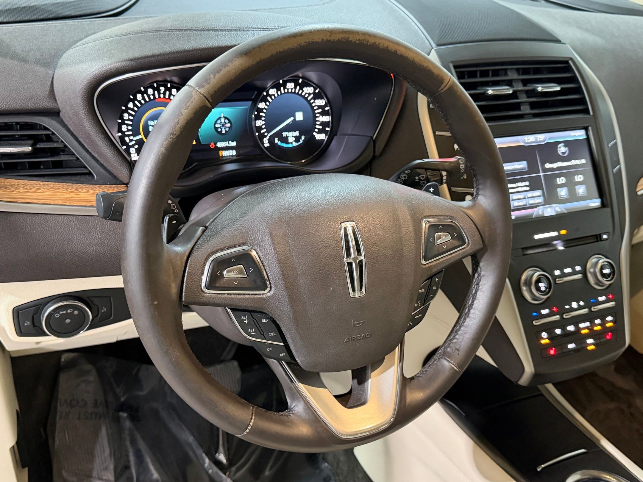 Used 2015 Lincoln MKC FWD w/ Equipment Group 101A Select image 13