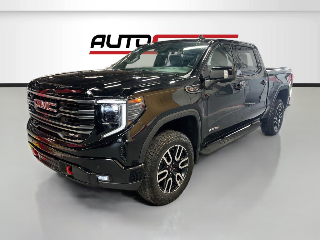 Used 2025 GMC Sierra 1500 AT4 w/ AT4 Premium Package AWD/4WD image 3