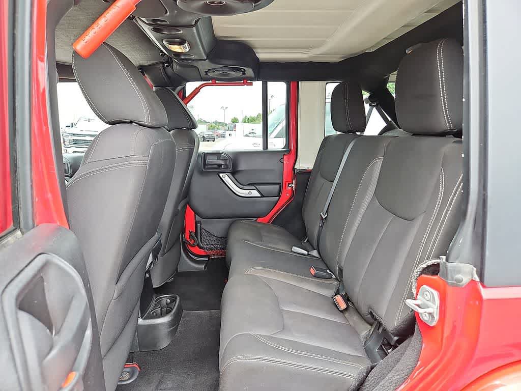 Used 2014 Jeep Wrangler Unlimited Sahara w/ Connectivity Group AWD/4WD image 9