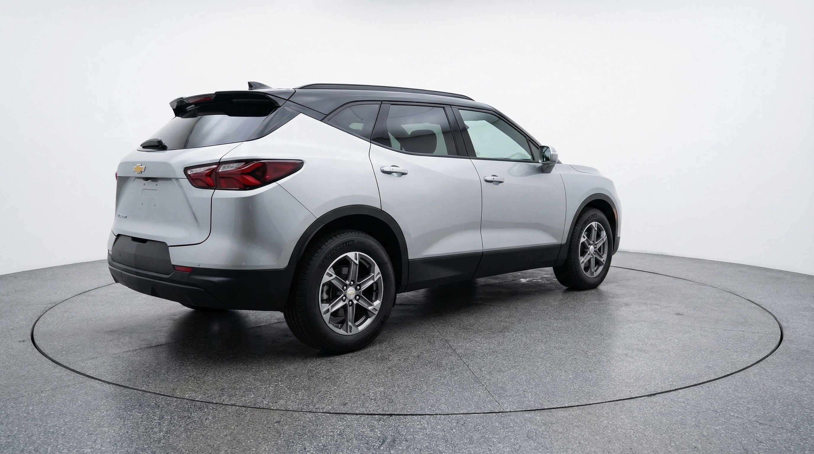 Used 2025 Chevrolet Blazer LT FWD image 9