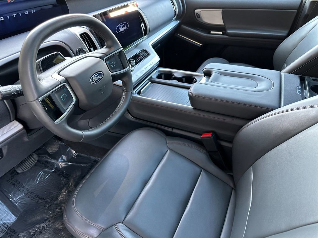 Certified 2025 Ford Expedition Active image 9