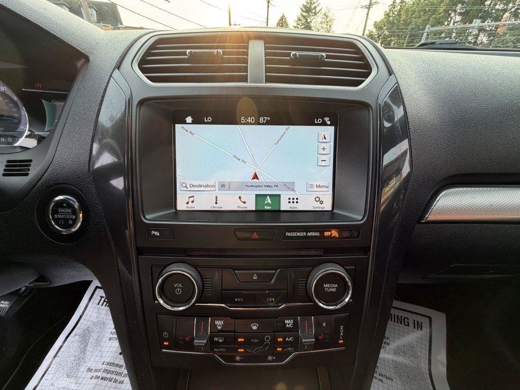 Used 2018 Ford Explorer XLT w/ Equipment Group 202A AWD/4WD image 26