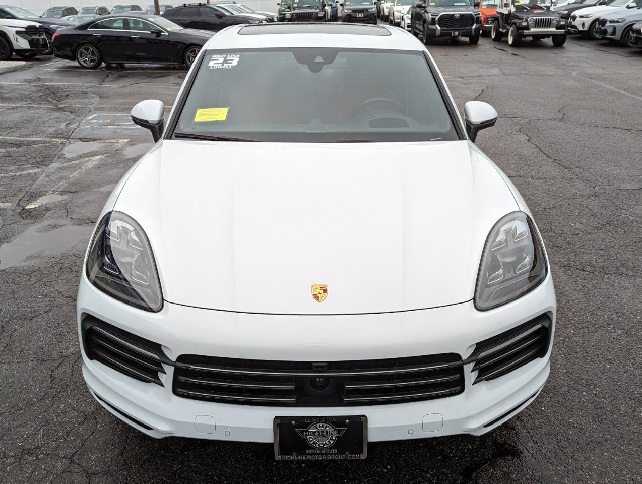 Used 2023 Porsche Cayenne Platinum Edition image 3