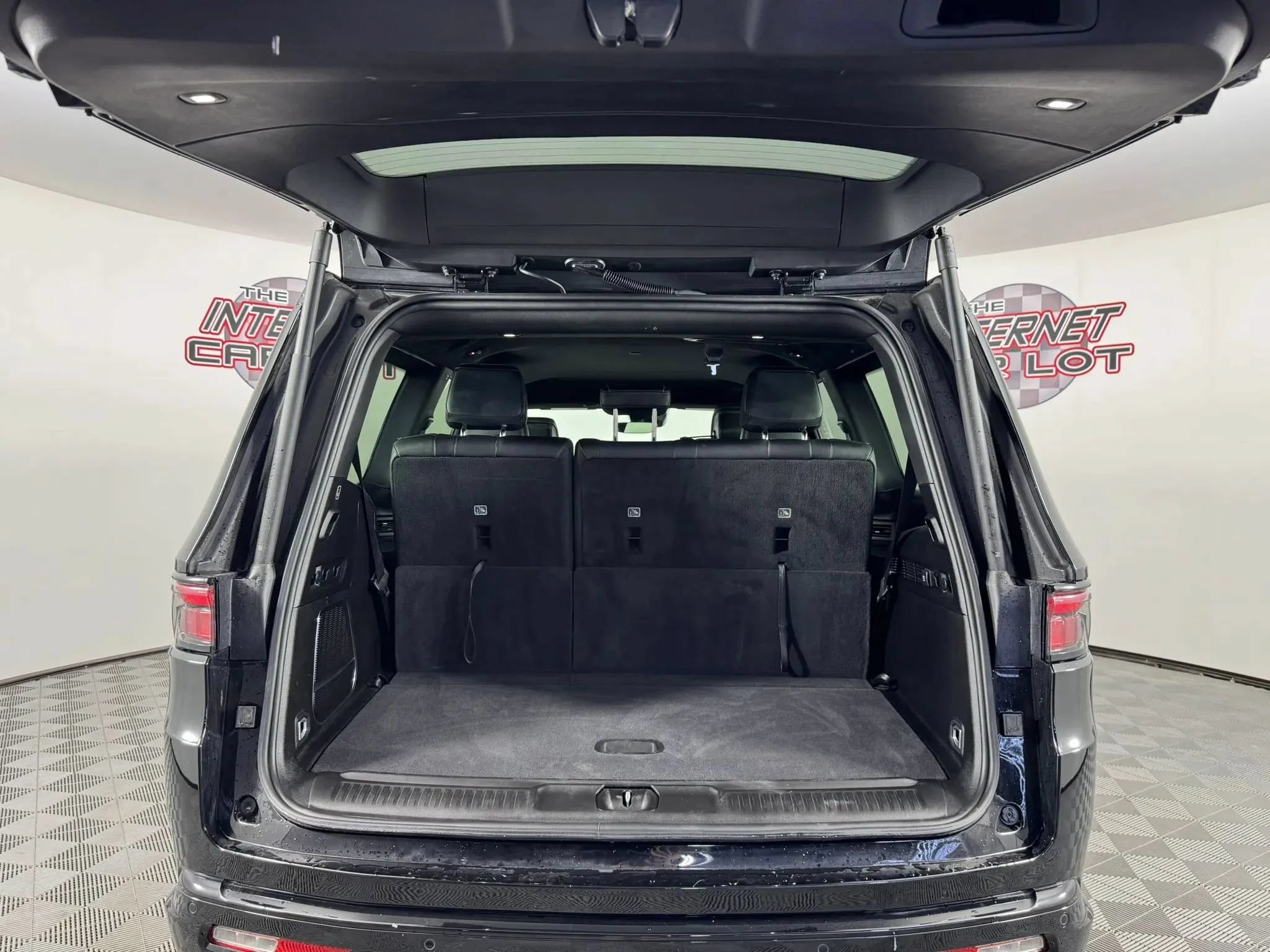 Used 2025 Jeep Wagoneer Series II AWD/4WD image 28