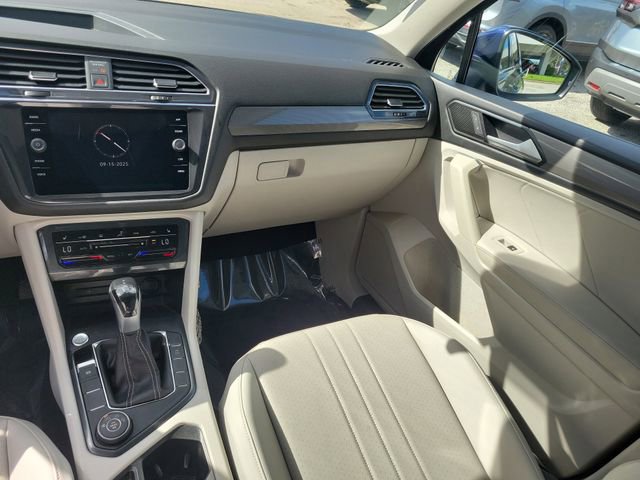 Used 2022 Volkswagen Tiguan SE image 16