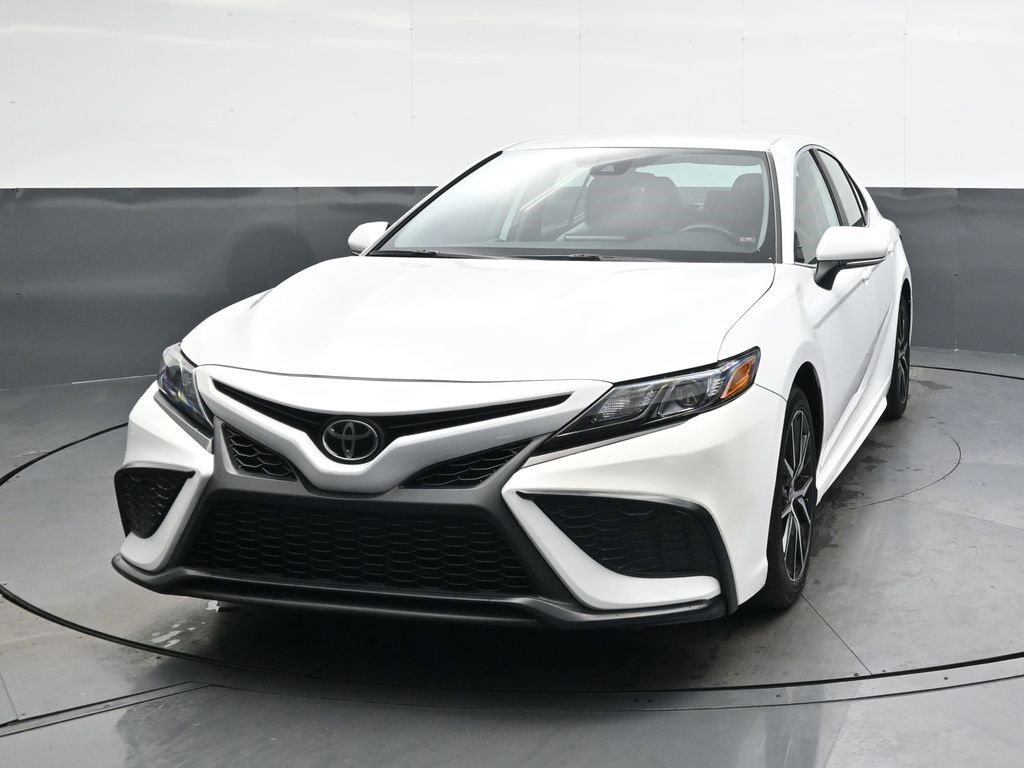 Used 2024 Toyota Camry SE image 9