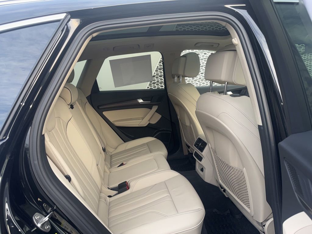 Certified 2025 Audi Q5 2.0T Premium Plus w/ Premium Plus Package image 8