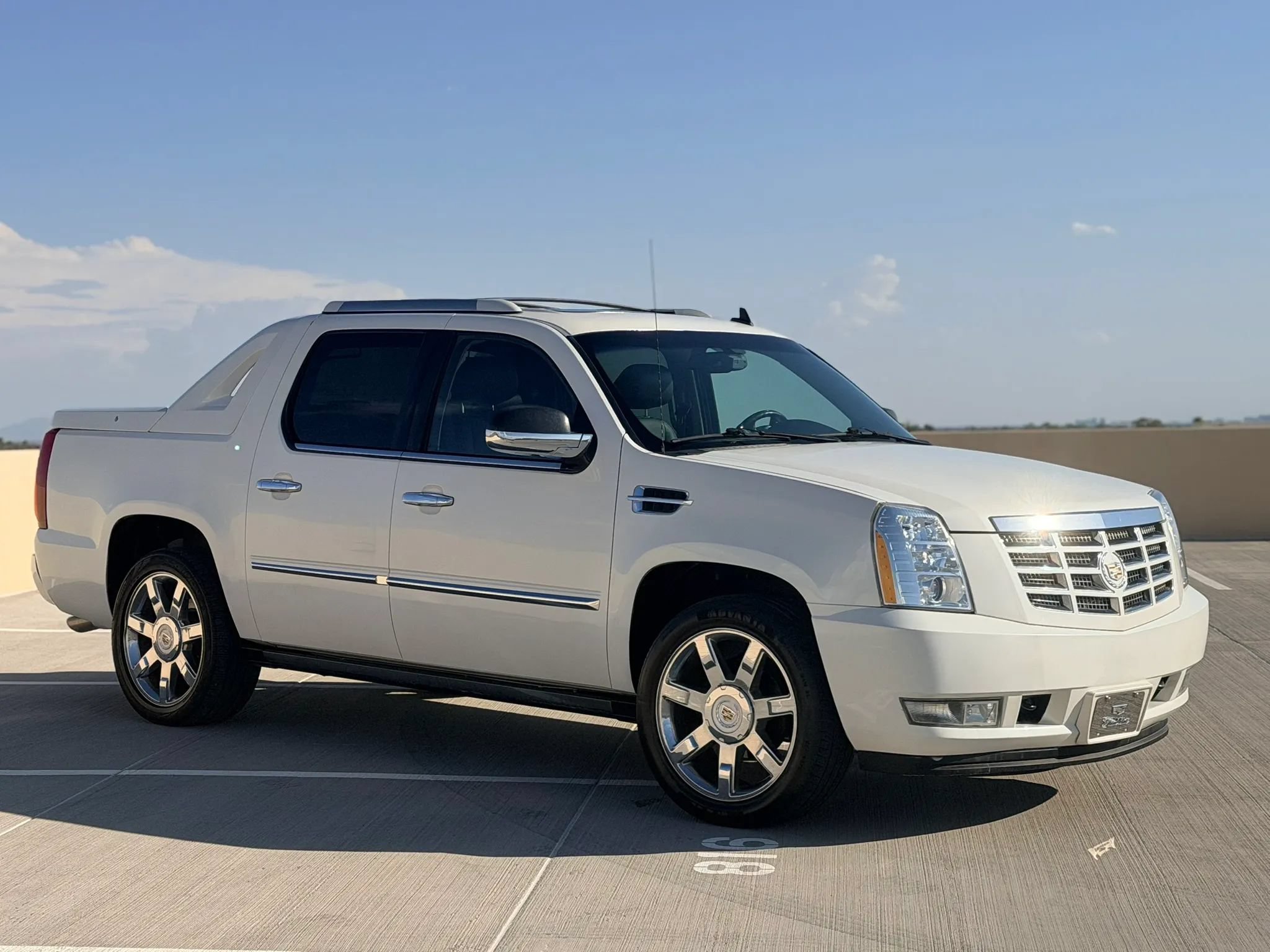 Used 2013 Cadillac Escalade EXT Premium AWD/4WD image 3