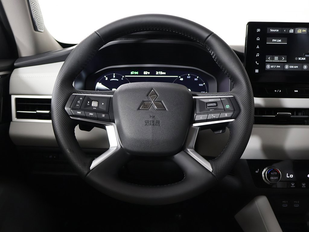 New 2025 Mitsubishi Outlander SE image 42