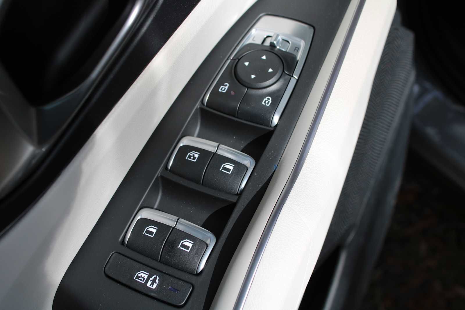 New 2026 Kia Sorento S w/ S Panoramic Sunroof Package FWD image 19