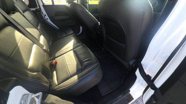 Used 2019 Jeep Wrangler Unlimited Sahara AWD/4WD image 27