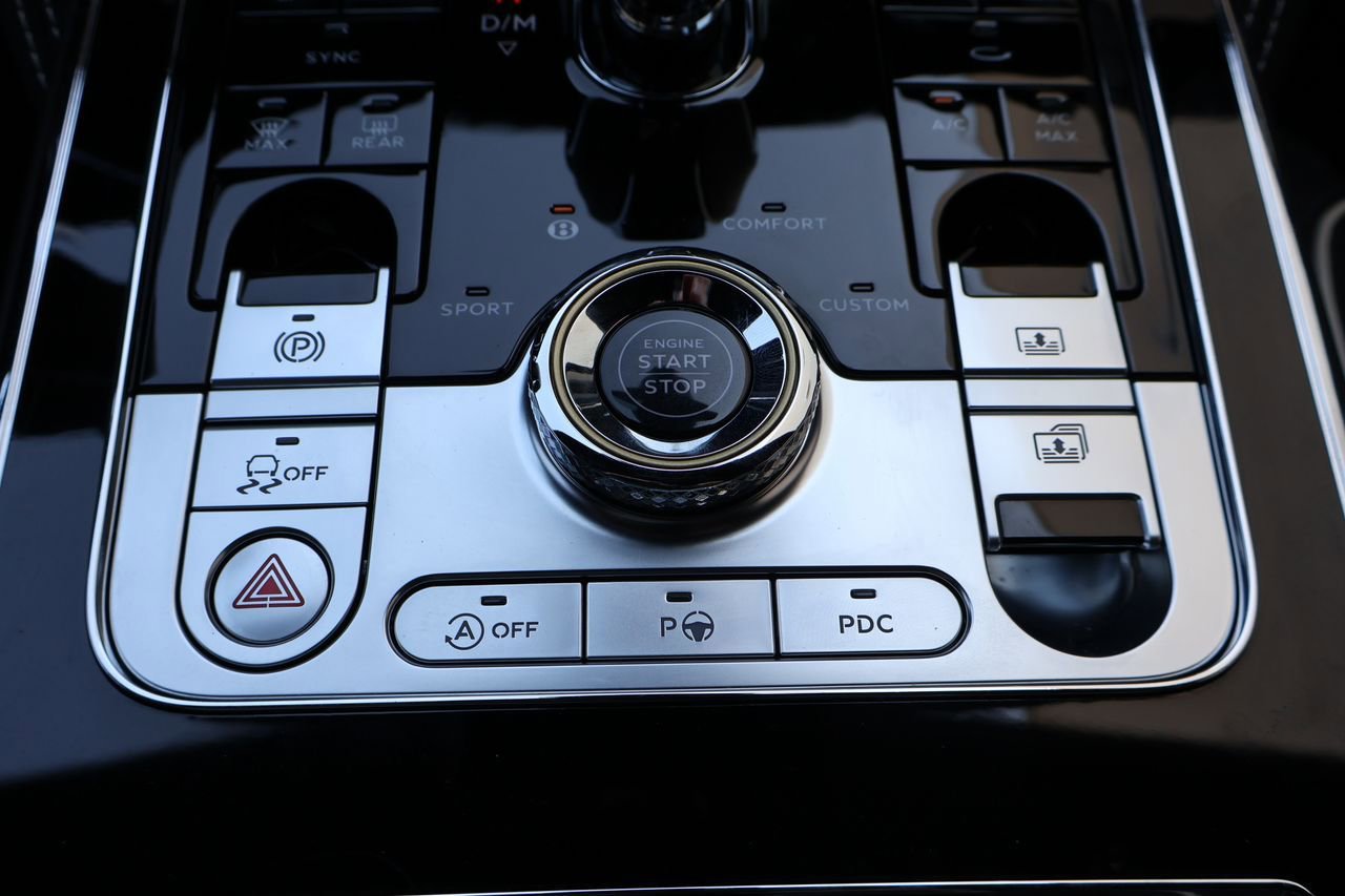 Certified 2020 Bentley Flying Spur W12 image 29