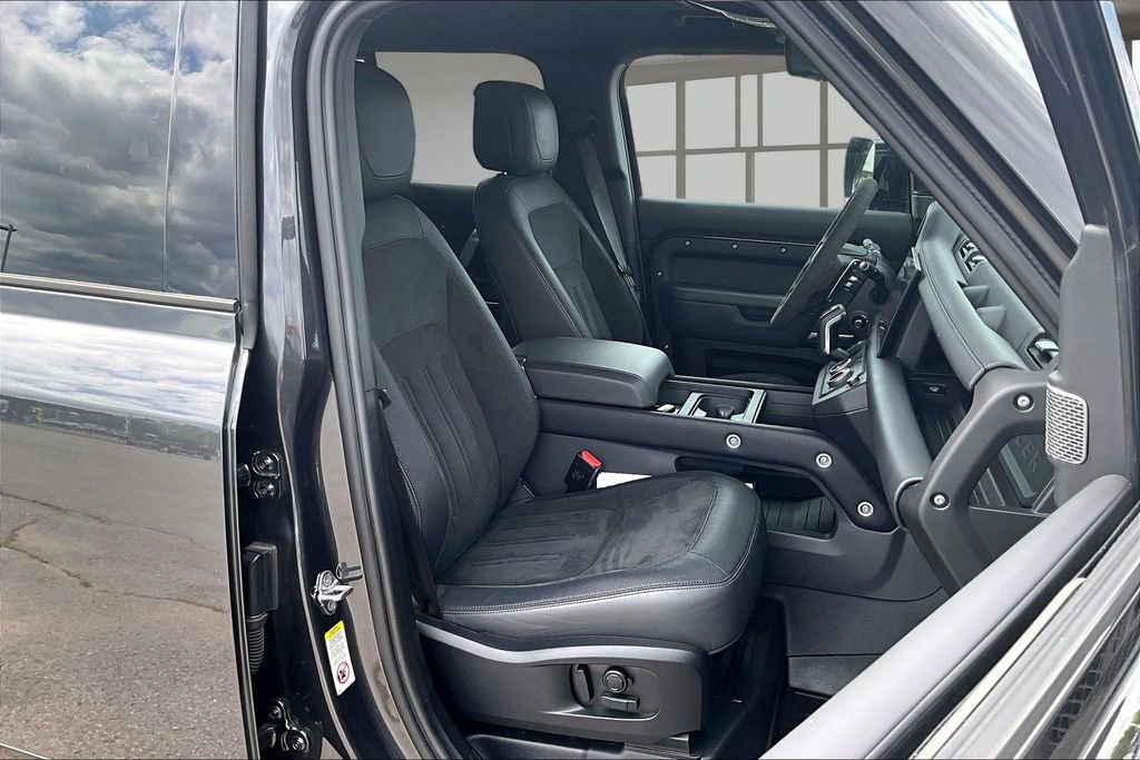 Used 2023 Land Rover Defender 110 V8 AWD/4WD image 7