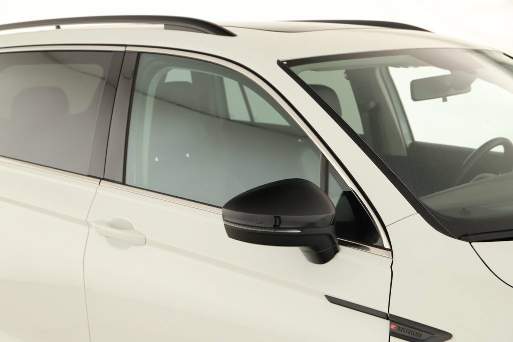 Used 2018 Volkswagen Tiguan SE w/ Panoramic Sunroof Package AWD/4WD image 36