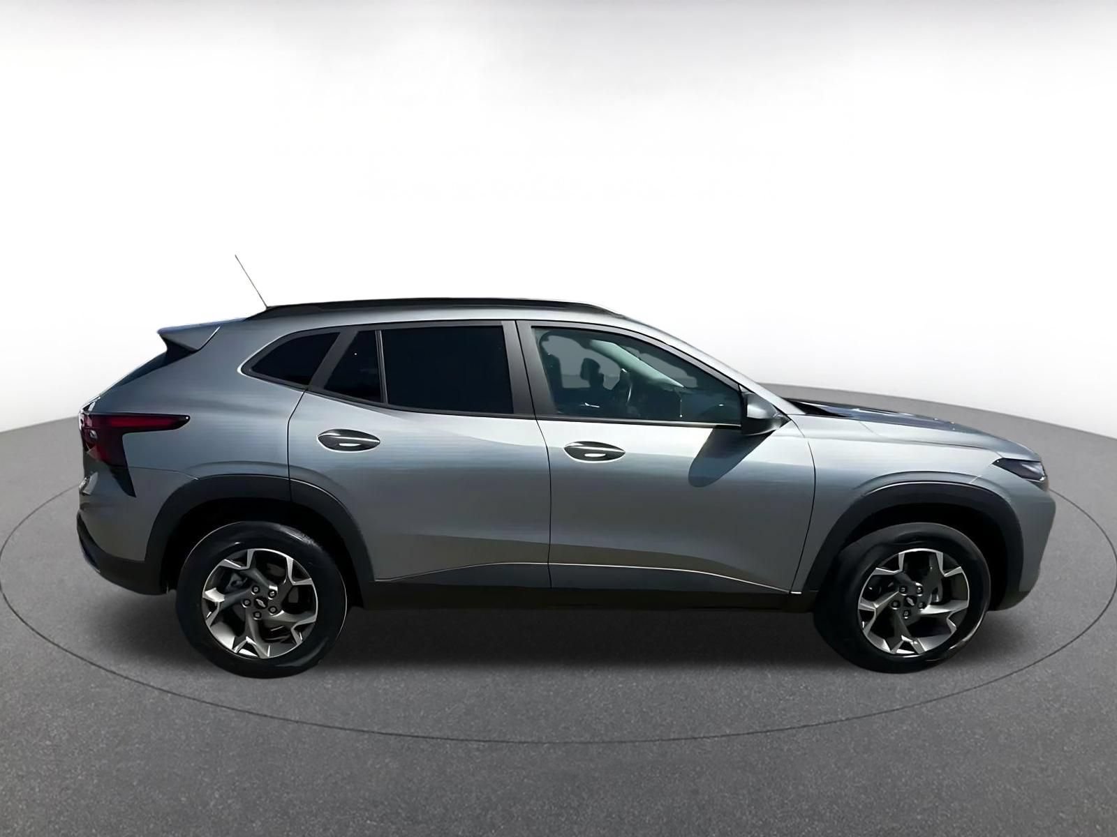 Used 2025 Chevrolet Trax LT w/ LT Convenience Package FWD image 15