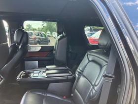 Used 2019 Lincoln Navigator Reserve AWD/4WD image 9