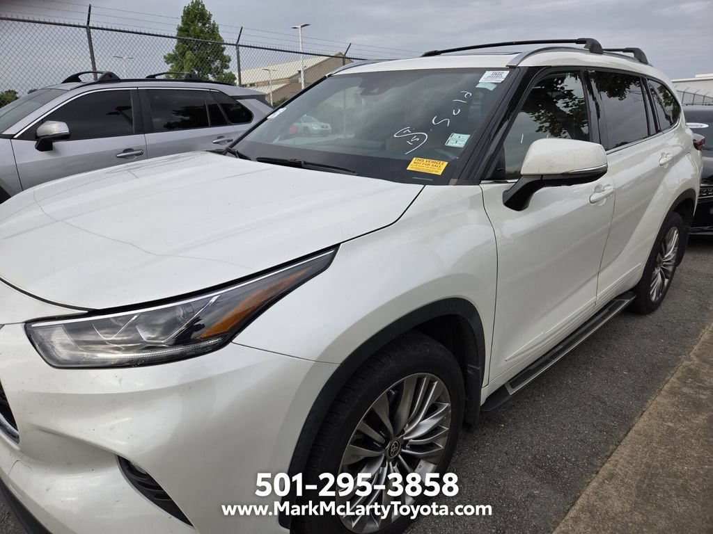 Used 2021 Toyota Highlander Platinum FWD image 5