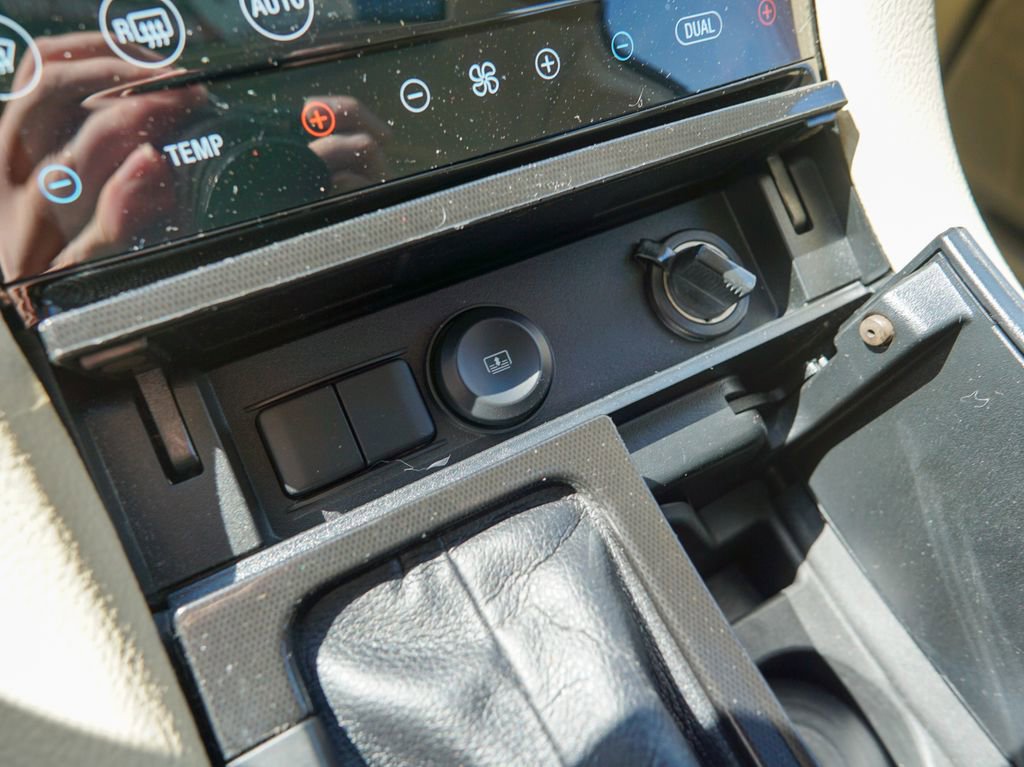 Used 2018 Ford Taurus Limited image 28