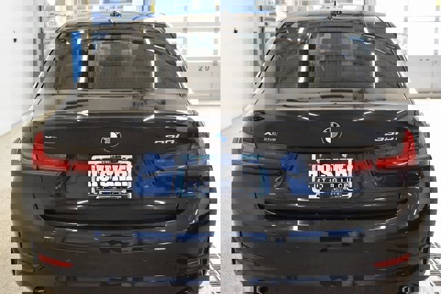 Used 2021 BMW 330i xDrive Sedan w/ Premium Package image 11