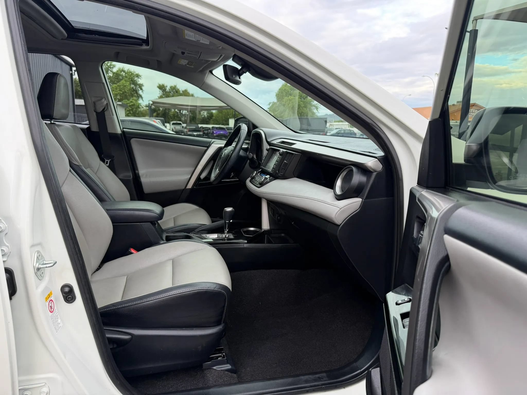 Used 2017 Toyota RAV4 Limited w/ Advanced Technology Package FWD image 32
