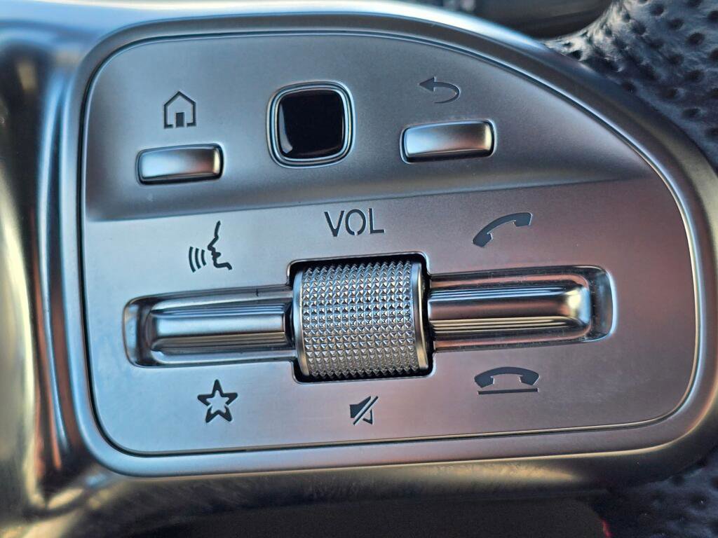 Used 2023 Mercedes-Benz EQB 300 4MATIC image 43
